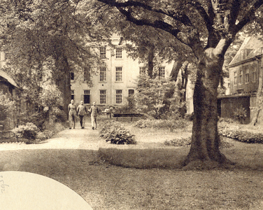 77387 Gezicht in de tuin van het Militair Hospitaal (Springweg 21) te Utrecht.N.B.: De naam en het adres zijn rond 1970 ...